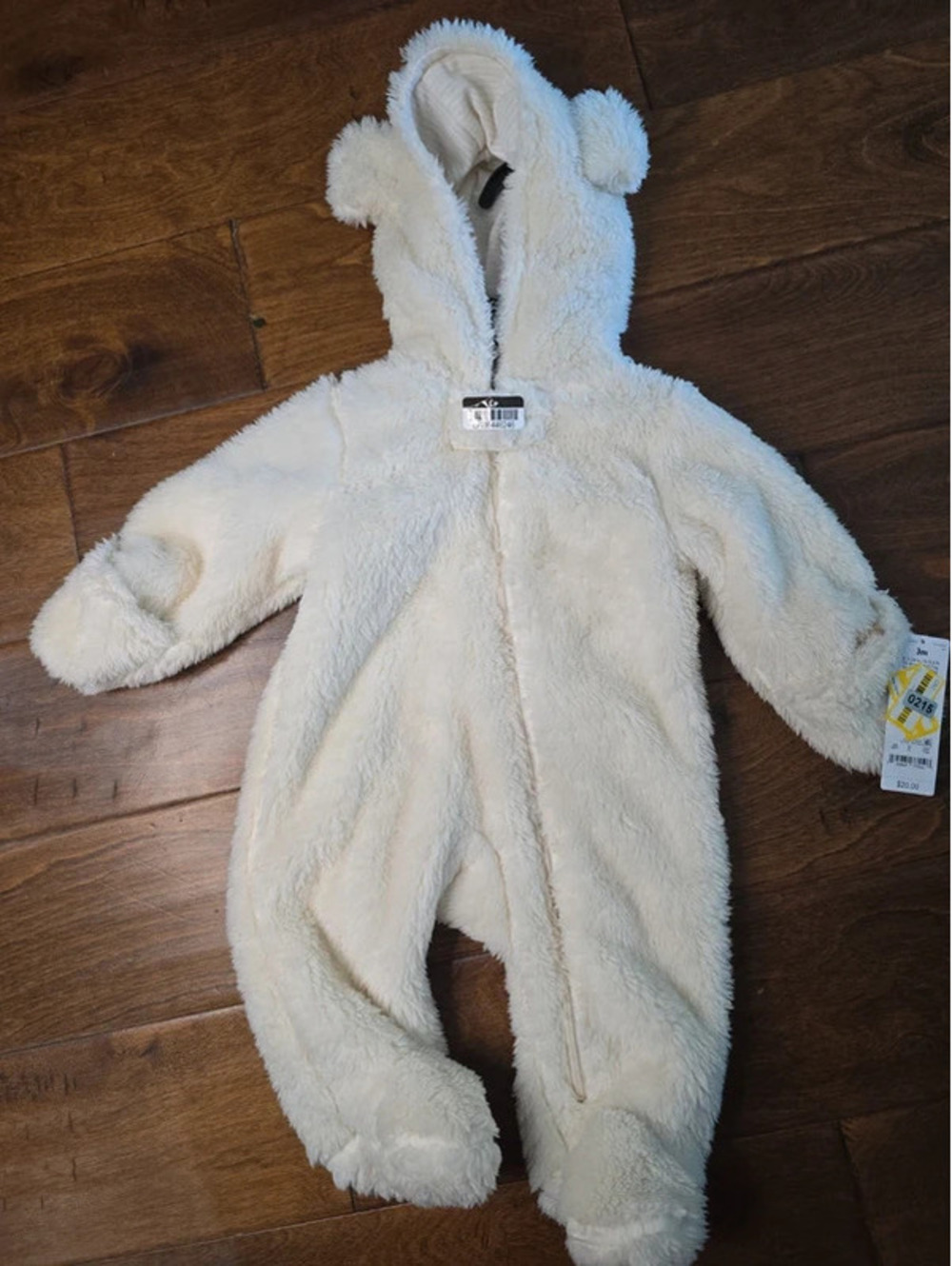 3m it's brand new baby snow suit from carter's item. 215G2